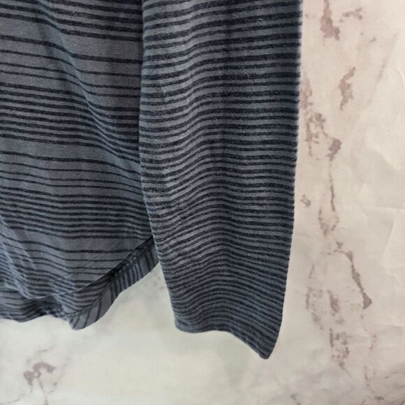 Kuhl Shirt Womens Medium Gray Rae Striped Long Sleeve Crew Neck Tee T Pocket - Picture 4 of 10